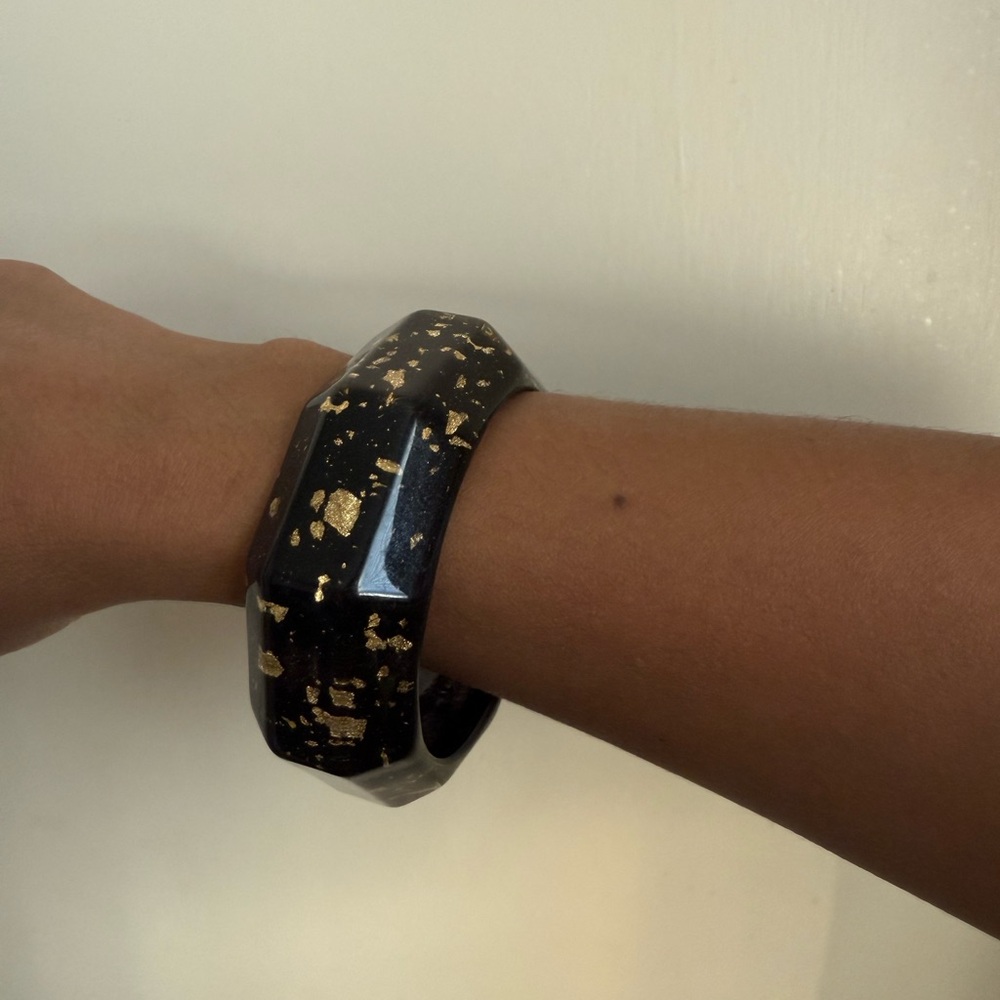 Vintage Foil Flake Lucite Black and Gold Bangle Bracelet